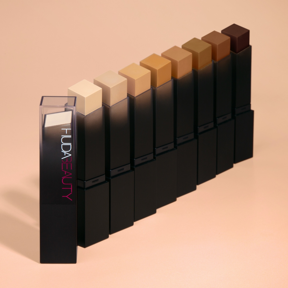 #FAUXFILTER SKIN FINISH BUILDABLE COVERAGE FOUNDATION STICK (BASE DE MAQUILLAJE EN BARRA)